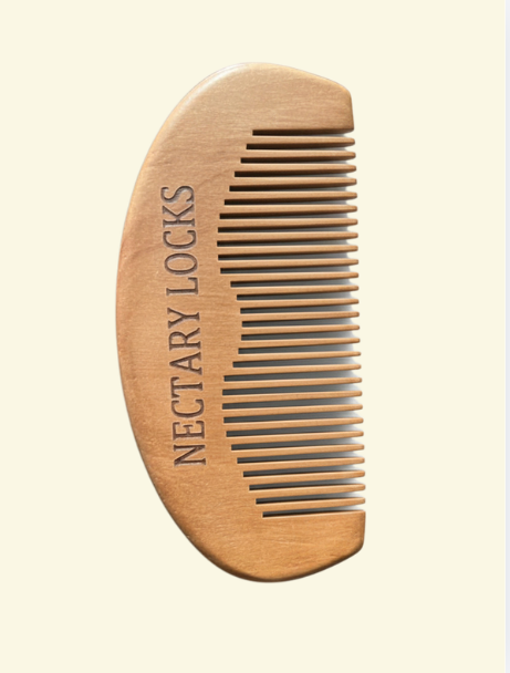 Peine de madera de caoba.